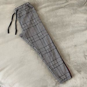 Houndstooth joggers with red stripe